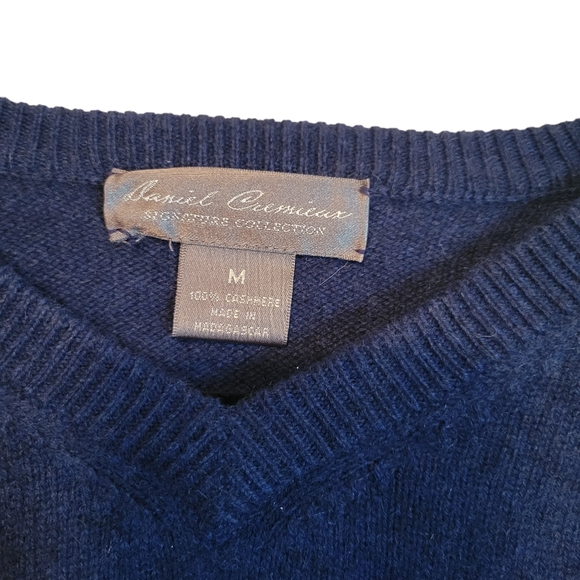 Daniel Cremieux Signature 100% Cashmere Sweater in Royal Blue, Size Medium - Picture 6 of 6